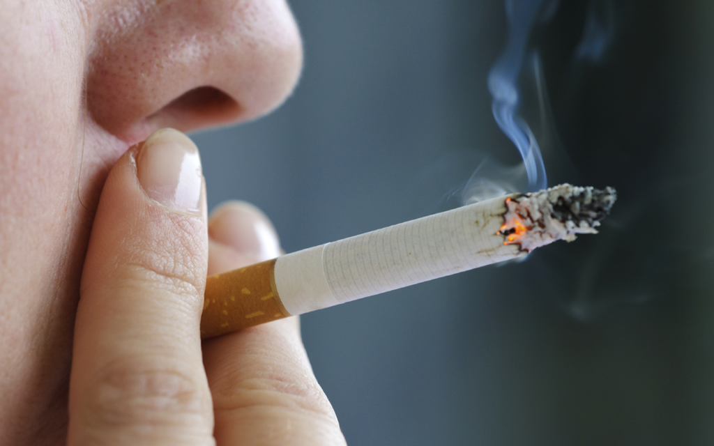 Hút thuốc lá làm giảm “chất” đàn ông 1
